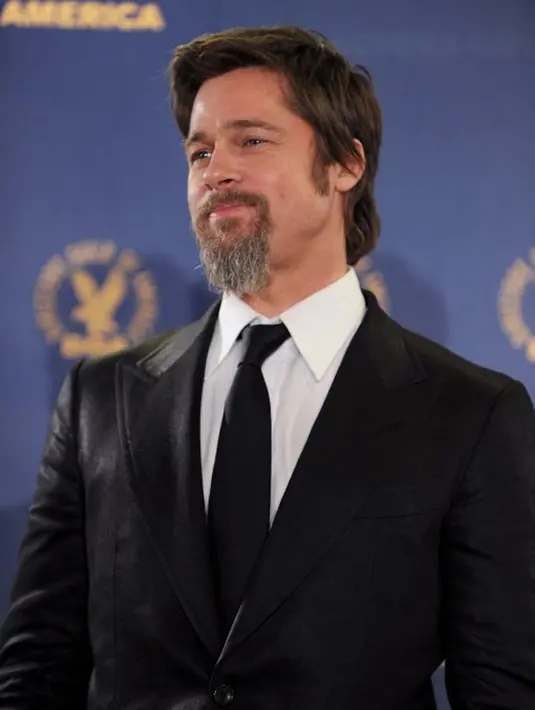 Belakangan ini kondisi Brad Pitt memang terlihat semakin membaik. Berbeda dengan pertama kali mendapat gugatan cerai dari Angelina Jolie, di mana dirinya tak boleh bertemu dengan keenam anak-anaknya. (AFP/Bintang.com)
