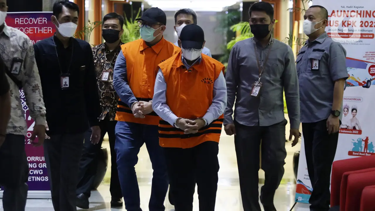 KPK Tahan Dua Tersangka Suap Bupati Mamberamo Tengah