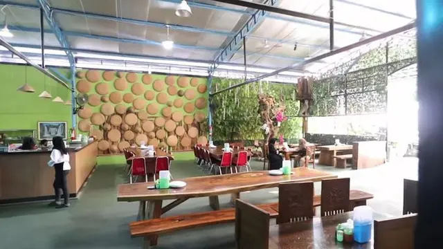 7 Potret Restoran Aziz Gagap, Luas dan Berkonsep Asri