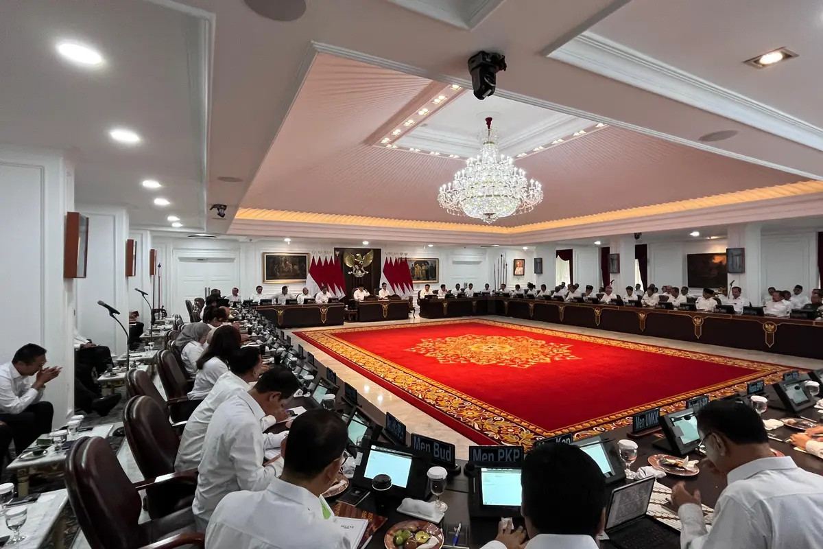 Presiden Prabowo Subianto saat memimpin sidang kabinet paripurna bersama seluruh jajaran Kabinet Merah Putih.