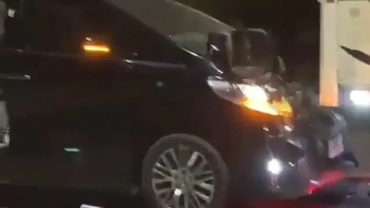 Mobil pendakwah Anwar Zahid mengalami kecelakaan di Bojonegoro