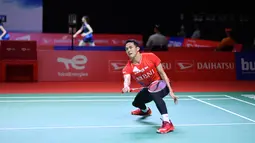 Tunggal putra Indonesia Jonatan Christie mengembalikan kok ke arah pemain India Srikanth Kidambi pada babak 16 besar Indonesia Masters 2021 di Bali International Convention Centre & Westin Resort, Kamis (18/11/2021). Jojo, sapaan akrab Jonatan Christie, kalah 21-13, 18-21 dan 15-21. (HUMAS PP PBSI)