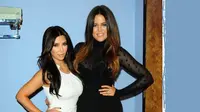 Kim dan Khloe Kardashian (E!)