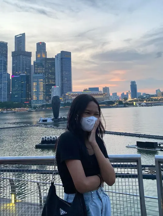 <p>Samara baru saja meraykan ulang tahunnya yang ke-13. Momen ulang tahun Samara terasa bahagia lantaran kehadiran kedua orangtuanya. [Foto: Instagram.com/samarraanaya)</p>