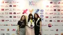 Pengunjung foto di booth XYZ Day 2018, Jakarta, Rabu (25/4). KLY merupakan grup media terkemuka Tanah Air yang juga menaungi Liputan6.com. (Liputan6.com/Herman Zakharia)