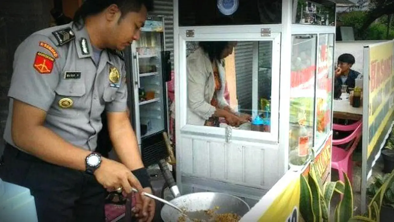Tak Malu-malu, Para Polisi Teladan Punya Pekerjaan Sampingan