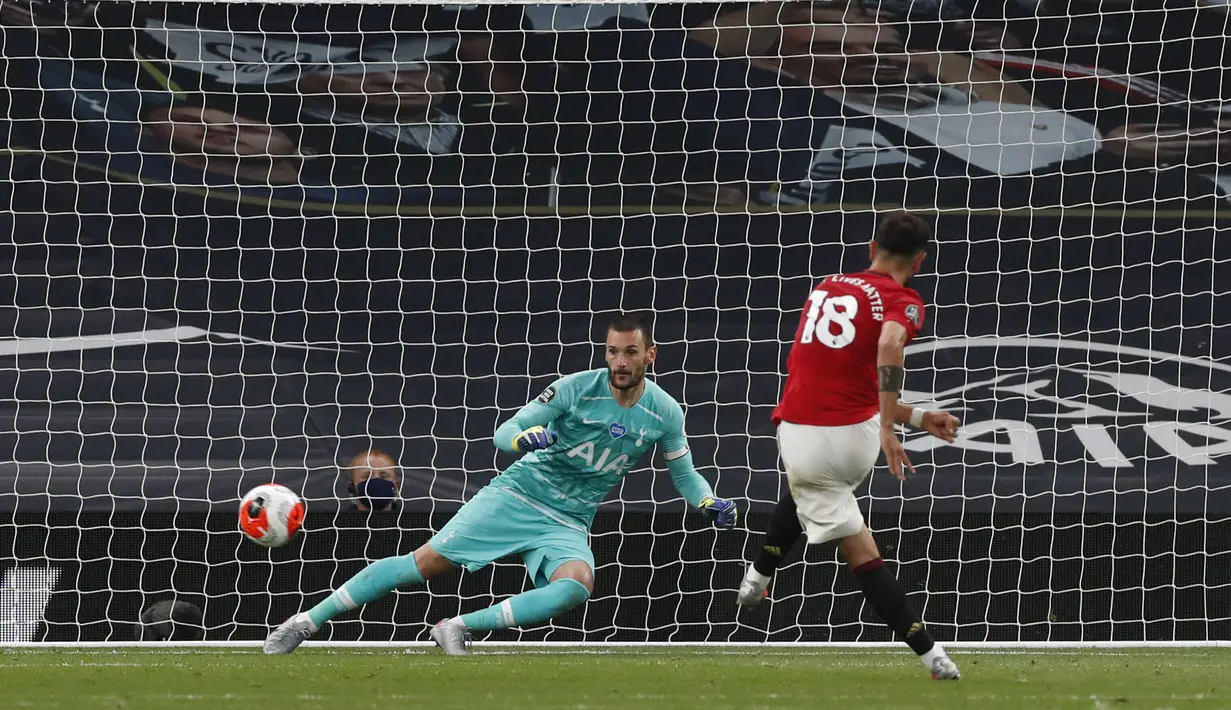 Pemain yang bisa dibilang hampir sendirian mengubah Manchester United menjadi tim elit, Bruno Fernandes layak dinobatkan sebagai pemain terbaik di Premier League saat ini. (Foto: AFP/Pool/Matthew Childs)