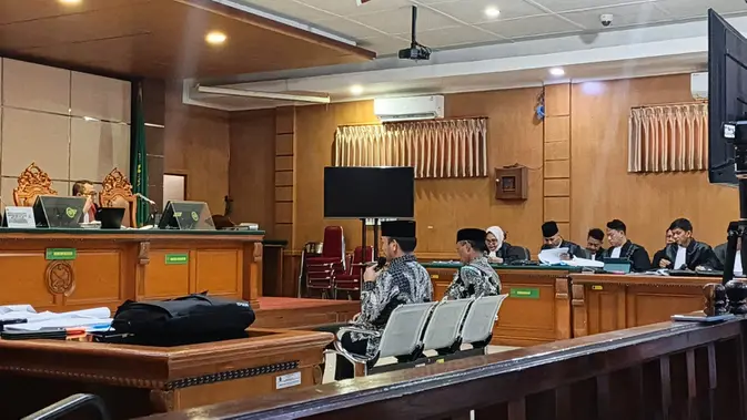 Bupati Bekasi Nonaktif Ade Kuswara Dituntut 7 Tahun