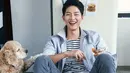 Tak hanya bermain drama dan film, Song Joong Ki juga kebanjiran menjadi bintang iklan mulai dari pakaian hingga makanan. (Foto: Soompi.com)