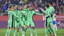 Selebrasi para pemain Atletico Madrid setelah Alvaro Morata (kanan) mencetak gol penyeimbang 1-1 ke gawang Girona pada laga pekan ke-19 Liga Spanyol 2023/2024 di Montilivi Stadium, Girona, Kamis (4/1/2024) dini hari WIB. (AFP/Pau Barrena)