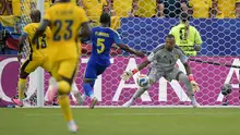 Kiper Curacao Eloy Room menyelamatkan gawangnya saat melawan Ekuador di Piala Dunia 2026 (AFP)
