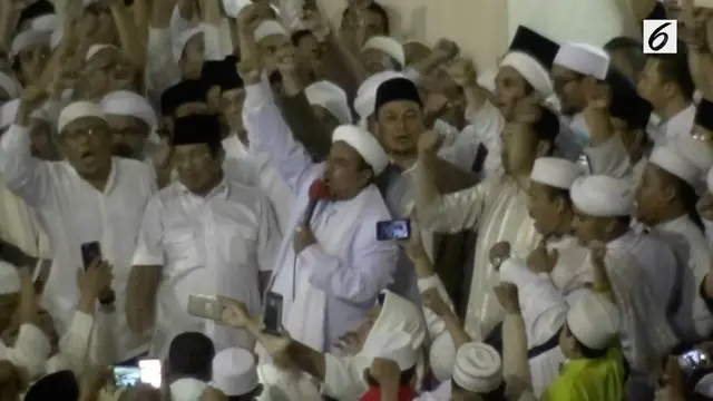 Tamasya Al Maidah yang digelar ribuan umat Muslim di Masjid Istiqlal turut dihadiri oleh Ketua Umum Partai Gerindra Prabowo Subianto. Kedatangan Prabowo disambut baik oleh Pimpinan Front Pembela Islam Rizieq Shihab