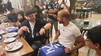 Jalankan Tradisi Ramadan Seperti di Palestina, Mohammed Rashid Traktir Bobotoh Persib