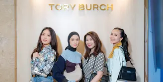 Tory Burch merayakan peluncuran Musim Gugur-Musim Dingin Koleksi 2024 di butik Plaza Senayan dengan acara cocktail in store. Para selebriti termasuk Beby Tsabina, Natasha Wilona, ​​Tantri Namirah, turut hadir memeriahkan acara. [Dok/Tory Burch].