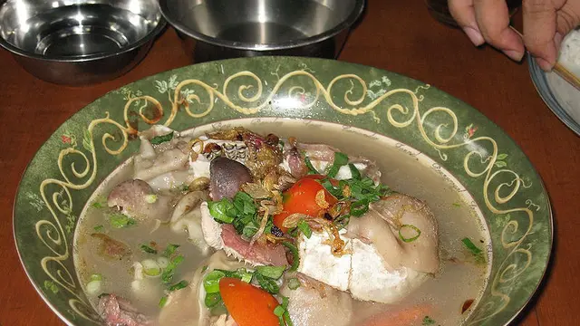 Sepiring sop kepala kambing