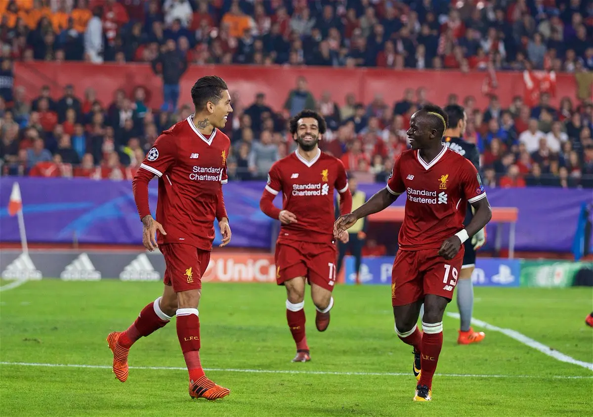 Roberto Firmino dan Sadio Mane merayakan gol Liverpool ke gawang Sevilla. (doc. Liverpool FC)