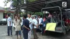 Saat acara perayaan sopir angkot yang mengundang organ tunggal, polisi membubarkan acara tersebut karena alasan keamanan dan mengganggu warga.