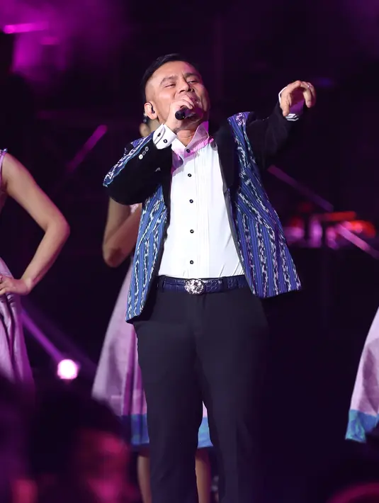 "Yang senangnya lagi anakku ini laki-laki, menjadi pelengkap dan aku bersyukur banget," ujar Judika saat berbincang di Istora Senayan, Jakarta, Senin (11/1/2016). (Andy Masela/Bintang.com)