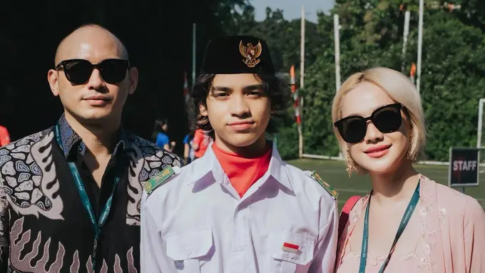 Bunga Citra Lestari saat Melihat Noah Sinclair Menjadi Pemimpin Upacara saat HUT ke-80 Indonesia