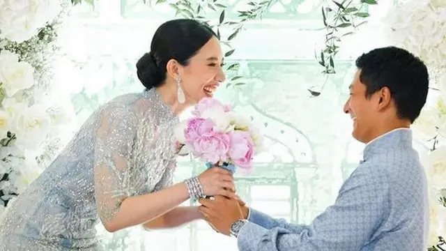 Rio Haryanto Tunangan dengan Athina Keponakan Sandiaga Uno.