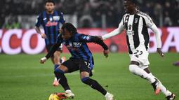Laga antara Juventus melawan Atalanta berlangsung ketat dan sengit. (Isabella BONOTTO/AFP)