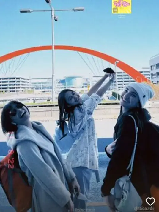 Haico Van der Veken bersama Esta Pramanita dan Kaemita Boediono tampak begitu senang menjalani syuting sekaligus liburan di Jepang. Para penggemar pun tak sabar menonton sinetron Rindu Bukan Rindu. (Liputan6.com/IG/@haico.vdv)