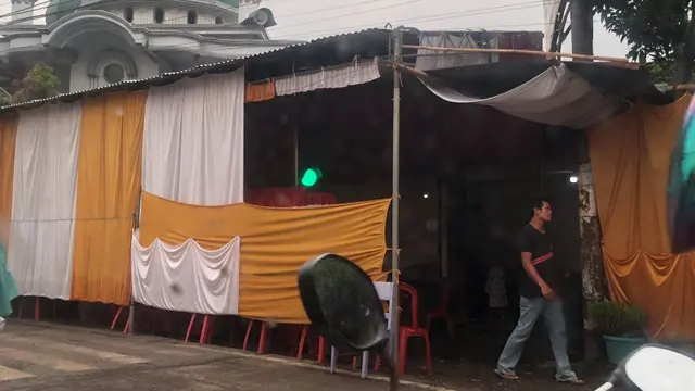 Nikah di perempatan Buntu hebohkan warganet Banyumas dan sekitarnya. Nampak lampu hijau menyala. (Foto: Liputan6.com/twitter @agungmrheza/Muhamad Ridlo)