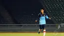 Penyerang timnas Indonesia U19, Evan Dimas Darmono juga terlihat berlatih di Stadion GBK Jakarta, (3/5/2014). (Liputan6.com/Helmi Fithriansyah)