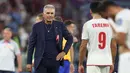 Timnas Iran menunjuk pelatih berpengalaman Carlos Queiroz untuk mengarungi perhelatan akbar Piala Dunia 2022. Ia digaji cukup mahal oleh Federasi Sepak Bola Iran, yakni sebesar 1,5 juta pound sterling atau Rp28 miliar per tahun. Sayangnya, Team Melli gagal lolos ke 16 besar Piala Dunia 2022 setelah finis di urutan ketiga klasemen Grup B. (AFP/Fadel Senna)