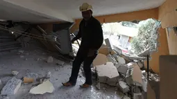 Gempa ini menewaskan sedikitnya empat orang, menyebabkan jaringan listrik di San Marcos padam, sejumlah bangunan retak dan tanah longsor, Guatemala, Senin (7/7/14). (REUTERS/Jorge Dan Lopez)