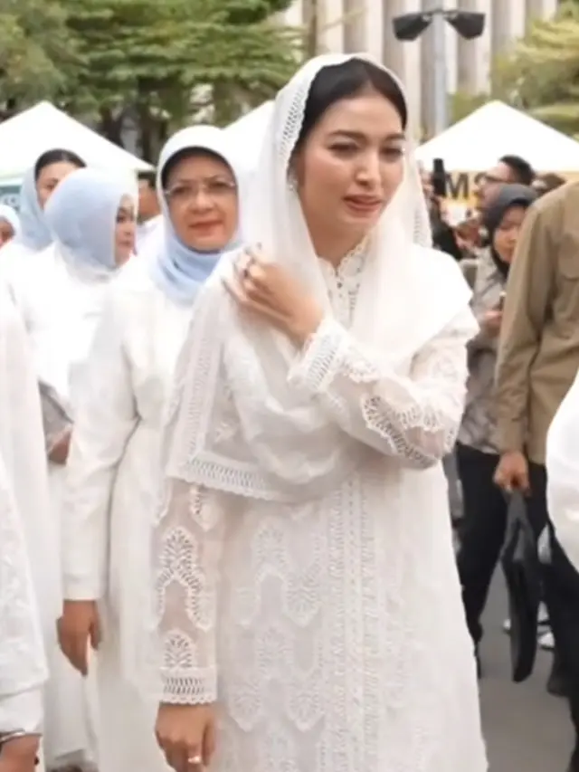 Selvi Ananda  saat Buka Bersama di Masjid Istiqlal. [bpmi satwapres]