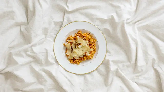 Contoh ilustrasi olahan pasta dengan ayam