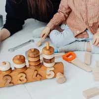 Mainan edukasi penting untuk perkembangan sensorik bayi. (pexels.com/@karolina-grabowska)