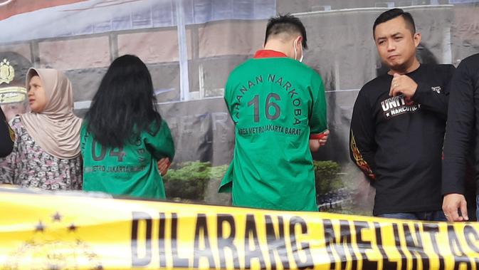 Vitalia Shesya  bersama dengan kekasihnya Andre AW (33) ditangkap Satuan Reskrim Polres Metro Jakarta Barat pada Senin 24 Februari 2019 kemarin di Unit Apartemen The Mansion Kemayoran, Jakarta Utara. (Foto: Ady Anugrahadi)