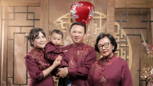 6 Pemotretan Keluarga Ahok dengan Tema Imlek Ini Curi Perhatian