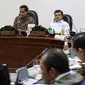 Presiden Jokowi didampingi Wapres Jusuf Kalla memimpin Rapat Terbatas bersama Menteri Kabinet Kerja membahas Foreign Direct Investment dan Kemudahan berusaha di Indonesia di Kantor Kepresidenan, Jakarta, Rabu (16/9/2015). (Liputan6.com/Faizal Fanani)