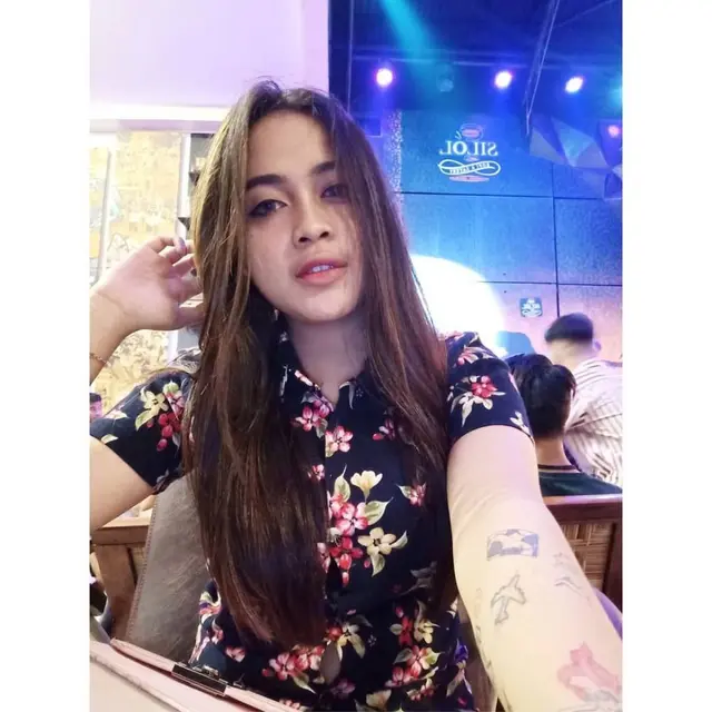 7 Potret Xena Xenita, Pedangdut yang Digerebek di Hotel dengan Suami Orang
