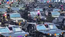 Tidak hanya itu, TNI juga memamerkan 1.047 alat utama sistem senjata (alutsista) dan demonstrasi keterampilan prajurit dari matra darat, laut, dan udara. (merdeka.com/Arie Basuki)