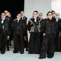 Tampilan dari gaya futuristik Deden Siswanto for MYD dengan koleksi yang bertemakan “Blue Collar Blues”. (Foto: Deden Siswanto.doc)