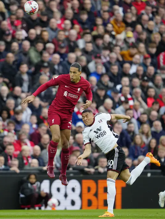 Anak asuh Jurgen Klopp masih menempati urutan lima dengan perolehan 59 poin hasil 34 laga. (AP Photo/Jon Super)