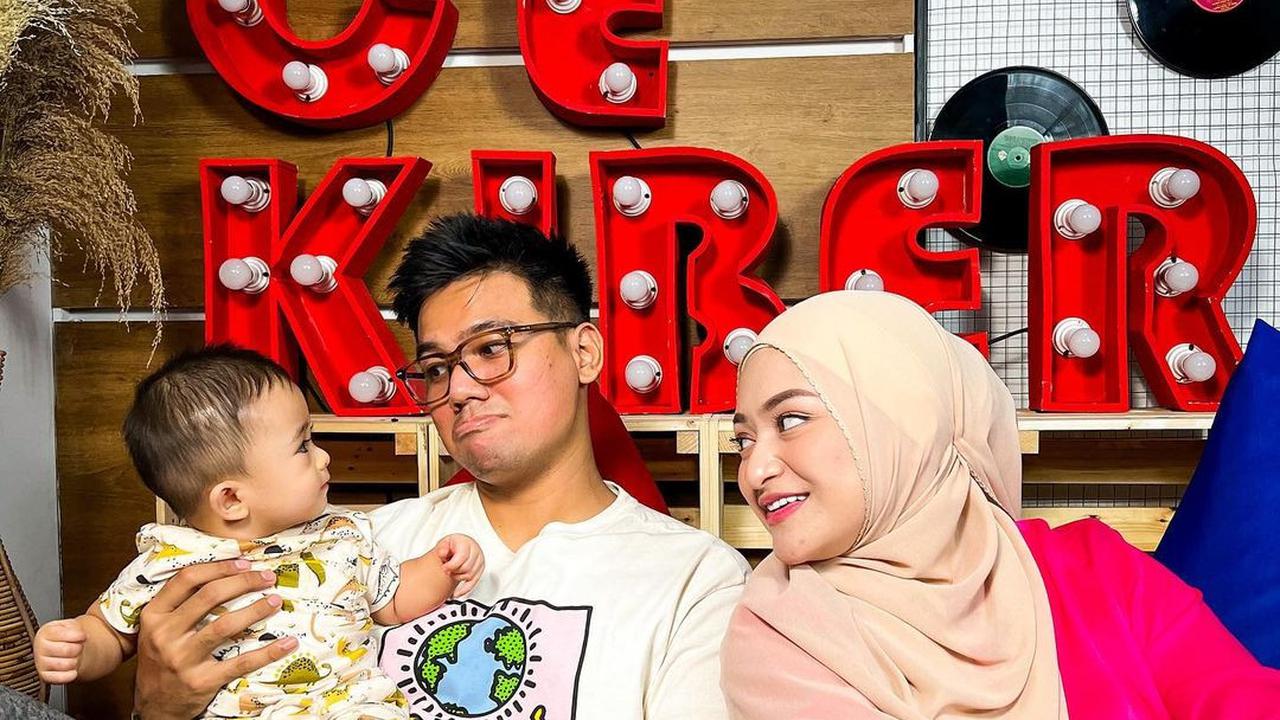 Frans Faisal dan Nathalie Holscher Momong Adzam