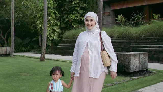 Potret Kesha Ratuliu saat Hamil Anak Ketiga. (instagram/kesharatuliu05)