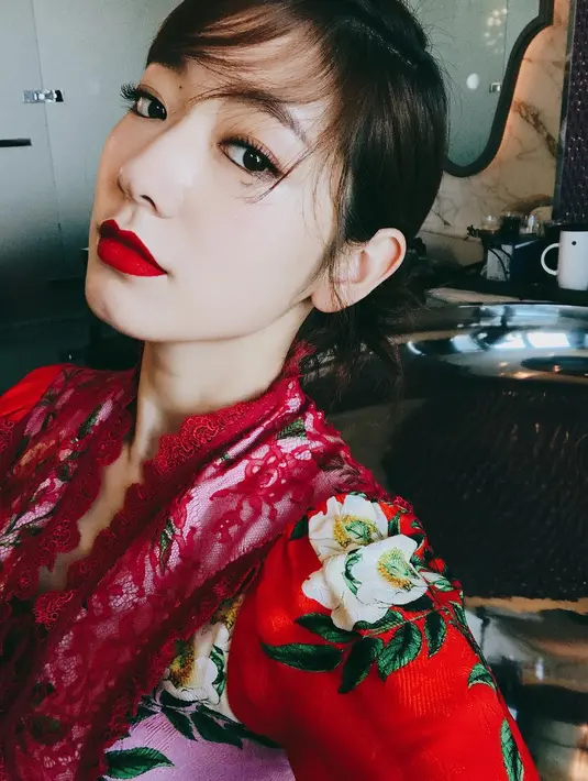 Walaupun demikian, Park Shin Hye mengaku masih perlu belajjar. Ia merasa masih harus tumbuh dan mempelajari banyak hal. (Foto: instagram.com/ssinz7)