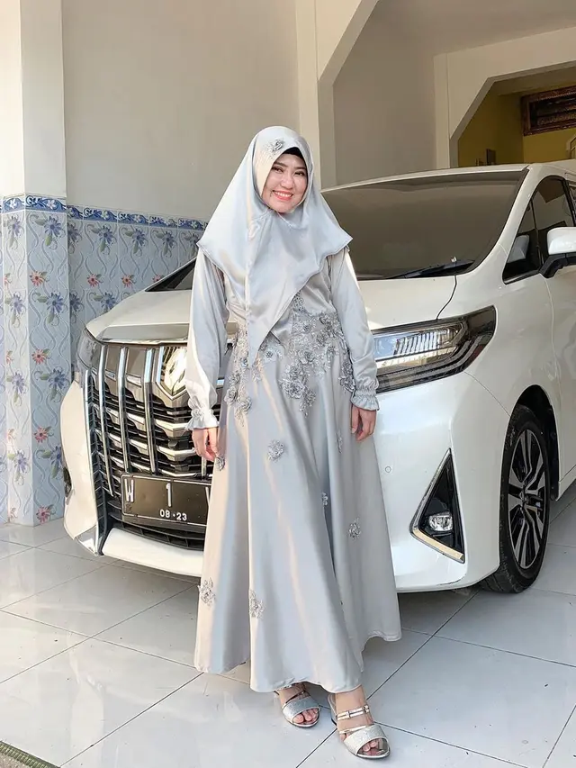 Ingin Berhijab dan Berhenti Jadi Penyanyi, Ini 7 Pesona Via Vallen saat Pakai Jilbab