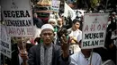  Puluhan massa  berunjuk rasa di depan Balai Kota, Jakarta, Jumat (24/10/2014) (Liputan6.com/Faizal Fanani)