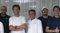 Direktur Utama Pertamina Lubricants Werry Prayogi bersama Valentino Rossi serta jajaran menejemen VR46 Racing Team. (VR46)