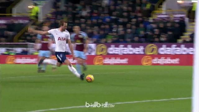 Berita video gol-gol terbaik yang diciptakan striker Tottenham Hotspur, Harry Kane, pada musim 2017-2018 sejauh ini. This video presented by BallBall.