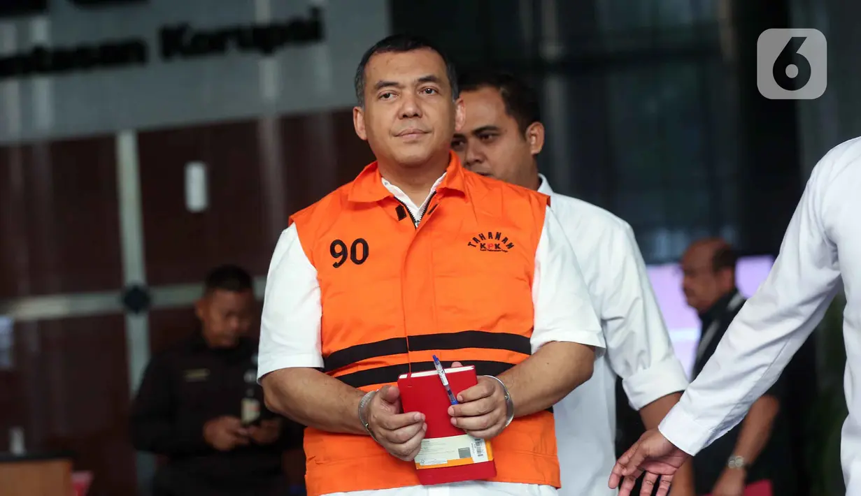 Mantan Wakil Menteri Imigrasi dan Pemasyarakatan (Imipas), Silmy Karim, usai menjalani pemeriksaan di Gedung Merah Putih Komisi Pemberantasan Korupsi (KPK), Senin (8/6/2026). Ini merupakan pemeriksaan perdana Silmy Karim setelah ditetapkan sebagai tersangka dan ditahan KPK pada 4 Juni 2026. (Liputan6.com/Helmi Fithriansyah)