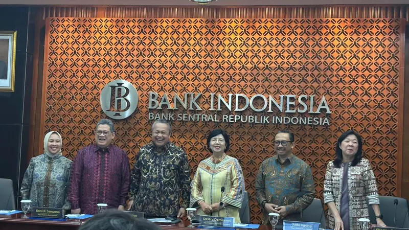 Gubernur Bank Indonesia Perry Warjiyo dan Dewan Gubernur dalam RDG September 2024, Rabu (18/9/2024). (Tira/Liputan6.com)