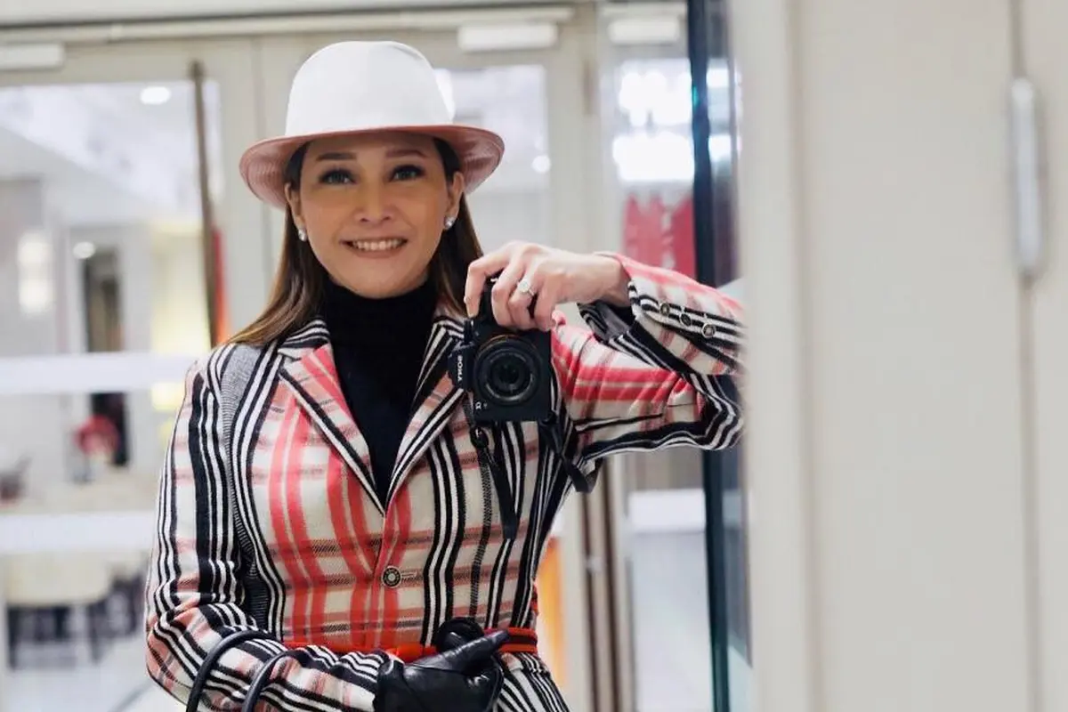 [Bintang] Glamor, Ini 8 Foto Liburan Maia Estianty di Paris